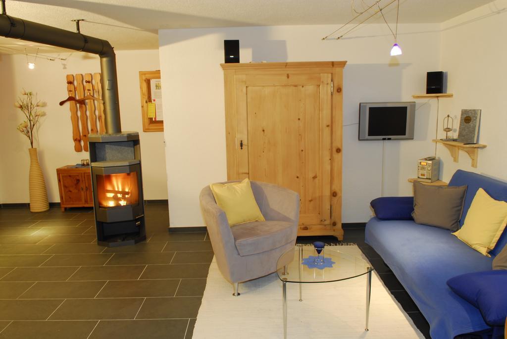 Tgesa Parde Appartement Sedrun Kamer foto